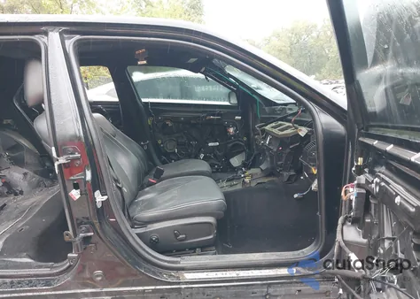 2013 Chrysler 300C John Varvatos Limited Edition из США, поврежденный, VIN 2C3CCADT6DH740978